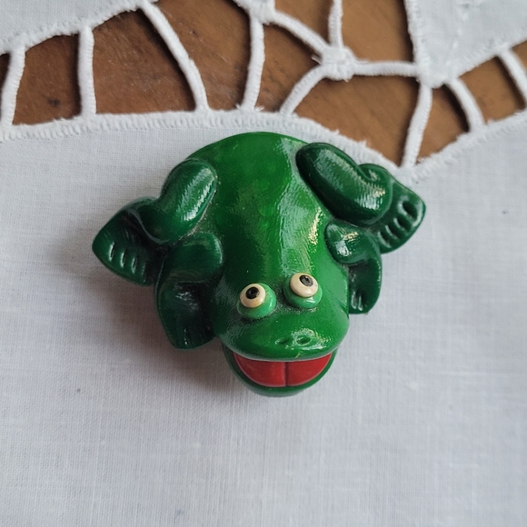 🐸 2/$25 Vintage Frog Brooch 80s Polymer 🐸 - Picture 2 of 4